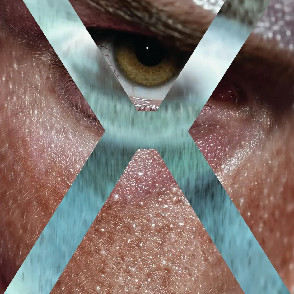 Close-up of an eye through the Hexasole X