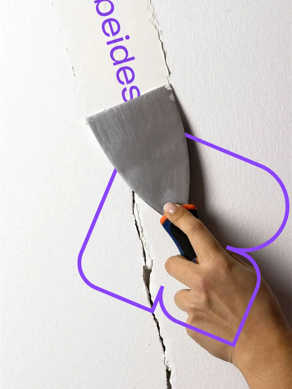 Hand with a filling knife and the Renoboxx R